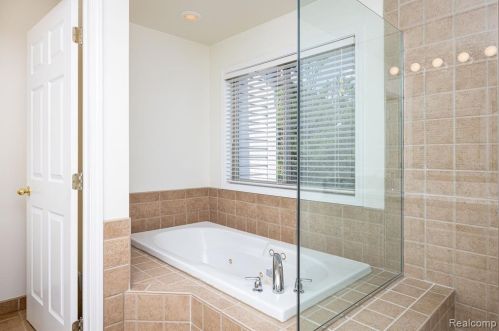 301 Fairways Ln, Lyndon Twp MI 48118-2130 exterior