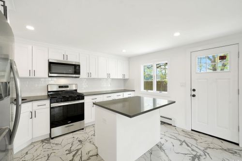 936 Harding St, Bohemia NY 11716-2102 exterior