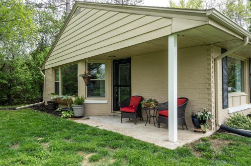 8934 Seneca Rd, Milwaukee WI 53217-2331 exterior