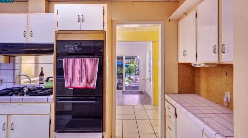 2027 Bonifacio St, Concord, CA 94520-2207