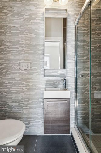 3142 Broad St, Philadelphia PA 19121-3302 exterior