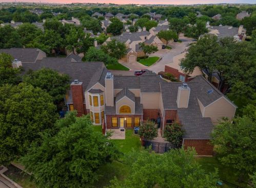 221 Cimarron Trl, Irving TX  75063-4532 exterior