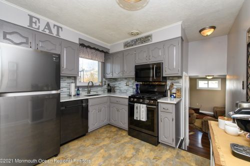 32 Berkshire Rd, Old Bridge NJ 08857-1601 exterior