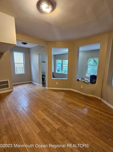 165 Scheerer Ave, Newark NJ  07112-2113 exterior