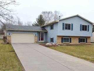 3273 Hamlet Dr, Saint Paul, MN 55125-2756