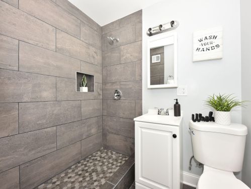 2926 Bobolink Ave, Milwaukee WI  53209-4248 exterior