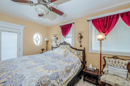 22 Freebody St, Middletown RI 02840-3548 exterior