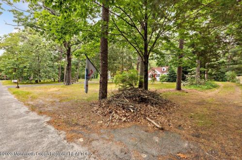 603 Veterans Hwy, Jackson Twp NJ  08527-3730 exterior