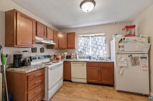 2207 3 St, Duluth MN 55805-1856 exterior