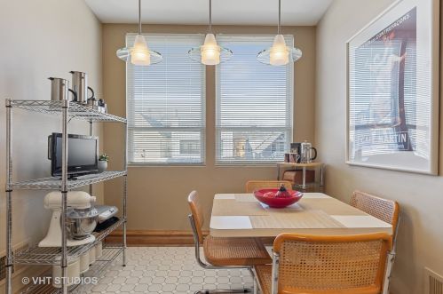 3822 Seeley Ave, Chicago IL 60645-5511 exterior