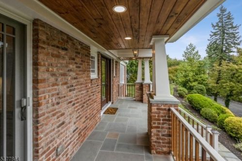 1401 Outlook Dr, Mountainside, NJ 07092-1412