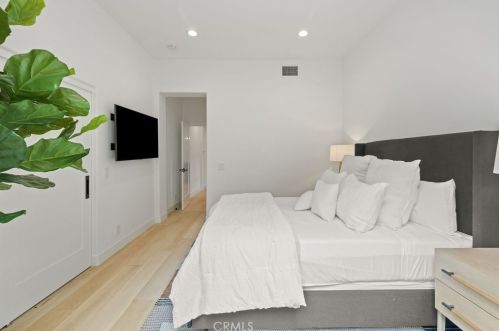 10464 Caribou Way, Tustin CA  92782-1470 exterior