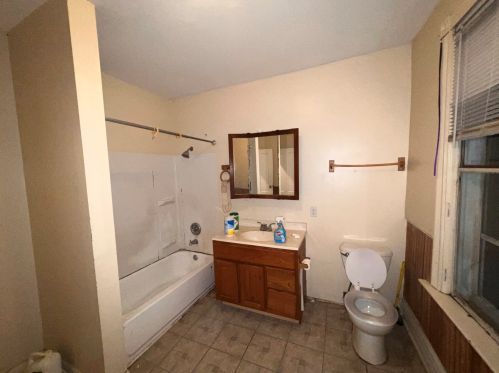 728 Ash St, Waukegan IL 60087-5037 exterior