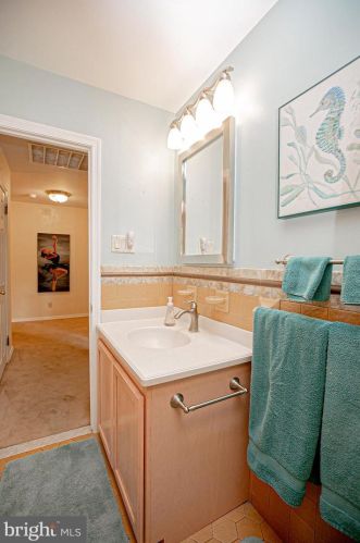 66 Red Lion Rd, Huntingdon Valley PA 19006-6436 exterior