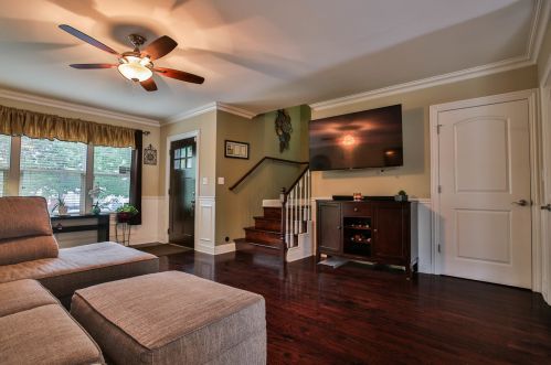 5516 Neenah Ave, Chicago, IL 60638-2422