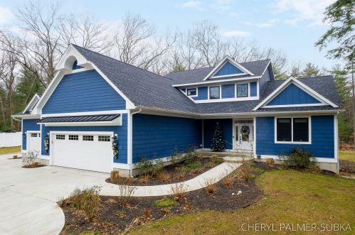 1016 Robinhood Dr, Meskegon, MI 49445-2074