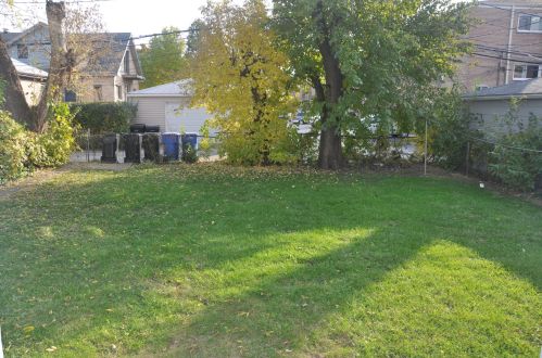 2747 Pratt Blvd, Chicago IL  60645-4527 exterior