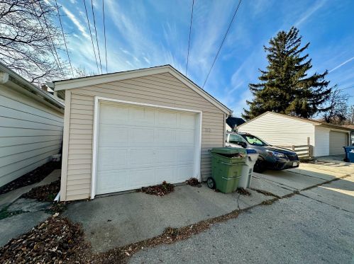 9312 Metcalf Pl, Milwaukee WI  53222-2649 exterior