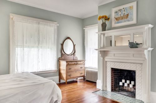 25 Hunnewell Ave, Newton MA 02458-2216 exterior