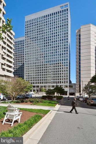 1111 19th St, Arlington VA  22209-1704 exterior