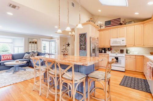 17 Dryden Way, Commack NY 11725-1927 exterior