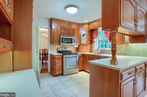 2005 Chapel Frg Dr, Lancaster PA 17601-1654 exterior