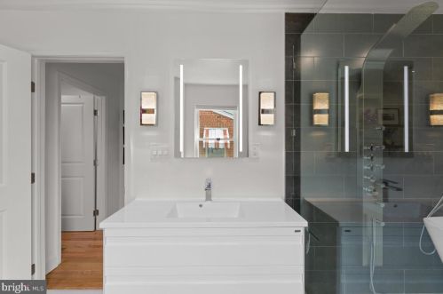 632 Chaplin St, Washington DC  20019-4245 exterior