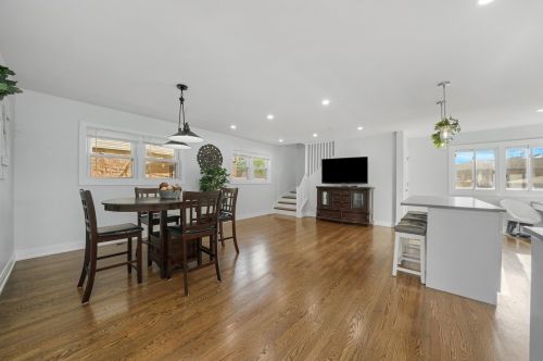 5606 Parkside Ave, Chicago IL 60646-6421 exterior