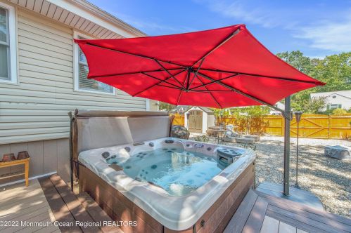 328 Barbara Dr, Point Pleasant Beach NJ 08742-2108 exterior