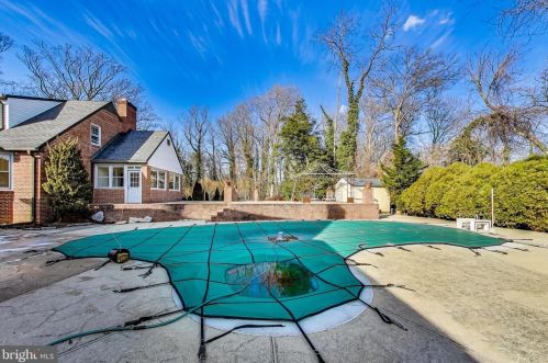 1101 Morningside Ln, Alexandria VA 22308-1042 exterior