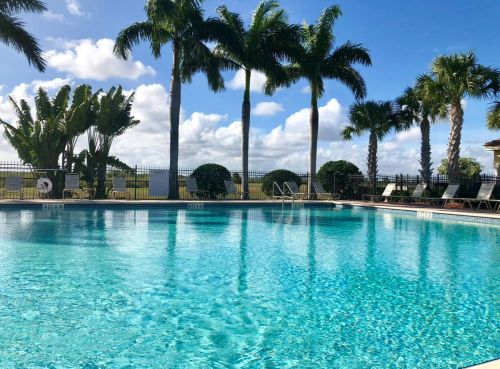 926 Bent Creek Dr, Fort Pierce FL  34947-1330 exterior