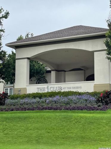 192 Montecito Cres, Huntington Station NY  11747-5231 exterior