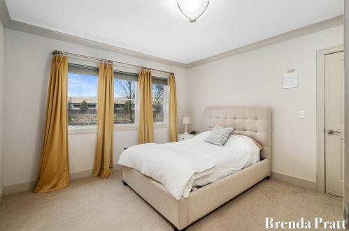 1827 Wealthy St, Grand Rapids MI 49506-2920 exterior