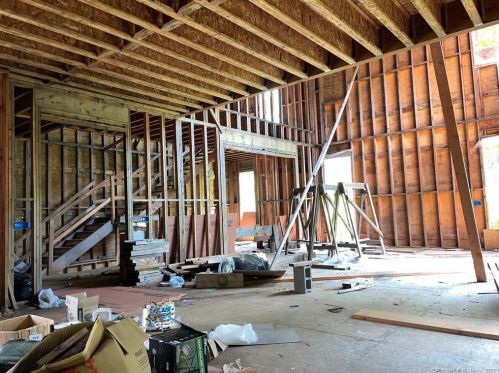 212 Old Ml Rd, Greenwich CT 06830-3342 exterior