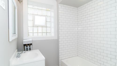 4002 Avers Ave, Chicago IL 60618-1902 exterior