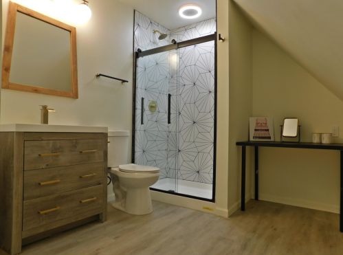 2575 Graham St, Milwaukee WI  53207-1609 exterior