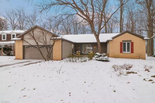 5144 Stansbury Dr, Cleveland, OH 44139-1233