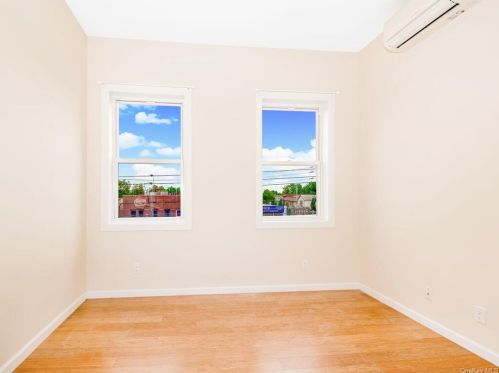 1053 Morris Park Ave, Bronx NY  10461-1432 exterior