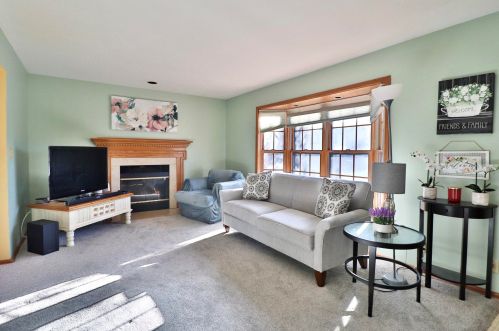 1500 Maplewood Ct, Milwaukee, WI 53221-4350