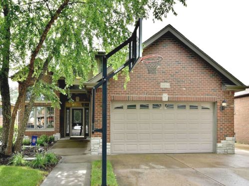 10534 Avers Ave, Chicago, IL 60655-3821