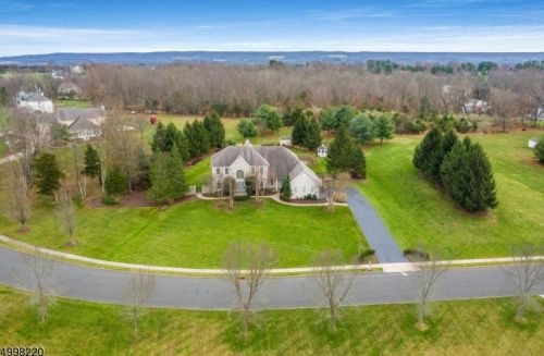 4 Christie Way, Branchburg NJ 08853-5003 exterior