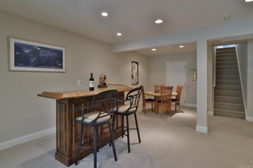 17 Caruso Pl, Armonk NY 10504-1366 exterior