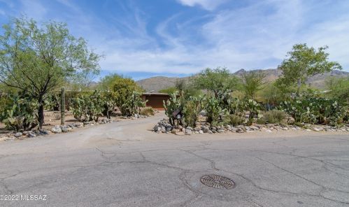 10671 Oakwood Dr, Tucson, AZ 85749-8761