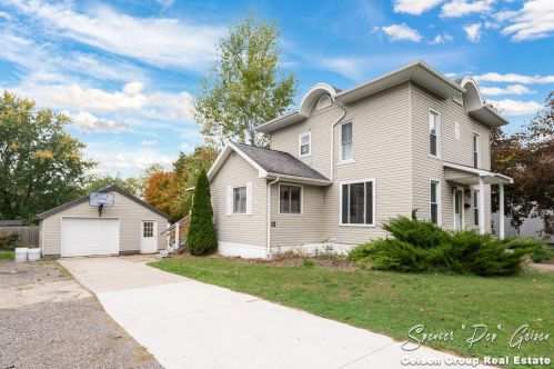 617 Broas St, Belding, MI 48809-1912