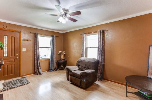 2853 33rd St, Milwaukee, WI 53215-3618