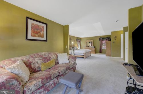 5 Cobblestone Ct, Columbus NJ 08022-1969 exterior