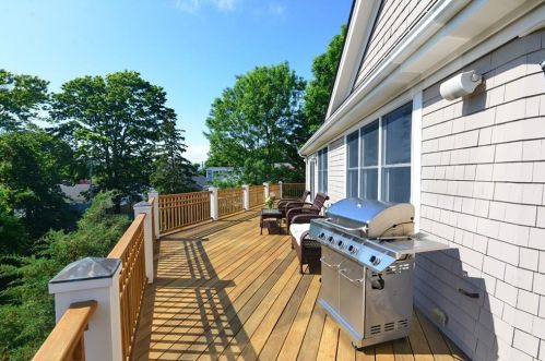 151 Allston Ave, Middletown RI 02842-5803 exterior