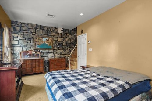 1912 Mulford Ave, Bronx NY 10461-4305 exterior