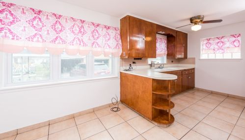 37 Lewis Ave, Waukegan IL 60087-4739 exterior