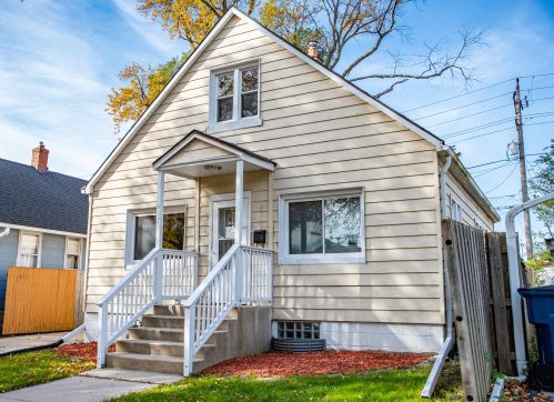 607 69th St, Milwaukee, WI 53214-1619